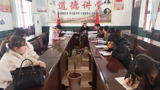 东沟中学召开青年教师座谈会