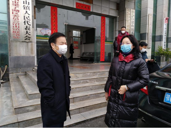 熊明新来梁子湖区检查疫情防控工作