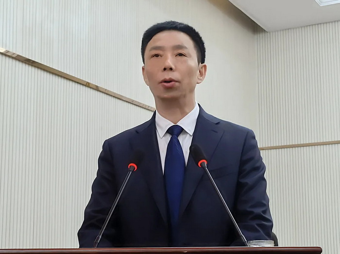 聚焦两会梁子湖区第九届人大一次会议举行第二次全体会议