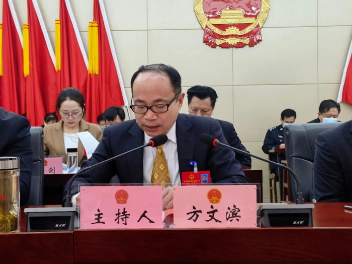 聚焦两会梁子湖区第九届人大一次会议举行第二次全体会议