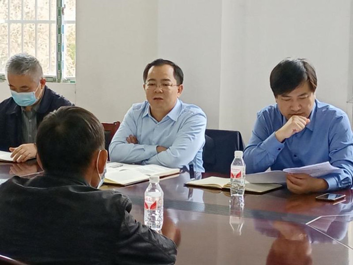 刘扬波下沉宅俊村报到