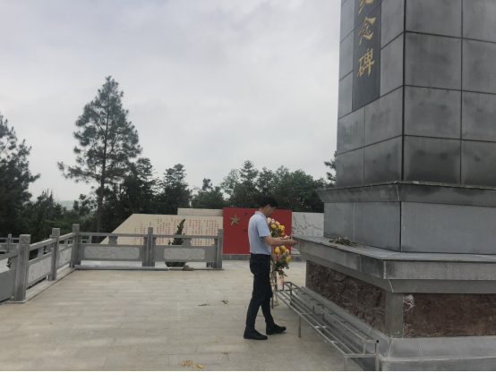 区总工会到涂家垴镇斗山寺烈士陵园开展党史学习教育